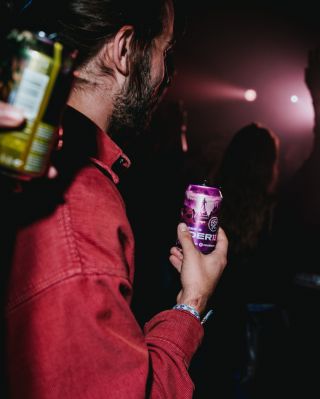 Kultura, co tě zvedne ze židle 🪩 Plná, svěží chuť vytvořená poctivým fermentem. Cider 13 žije stejně jako tvoje sobota....